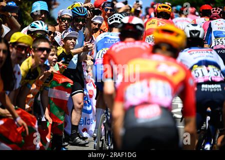 Bayonne, France. 03rd juillet 2023. Supporters photographiés lors de la troisième étape de la course cycliste Tour de France, une course de 187, 4 km d'Amorebieta-Etxano à Bayonne, France, lundi 03 juillet 2023. Le Tour de France de cette année a lieu du 01 au 23 juillet 2023. BELGA PHOTO JASPER JACOBS crédit: Belga News Agency/Alay Live News Banque D'Images