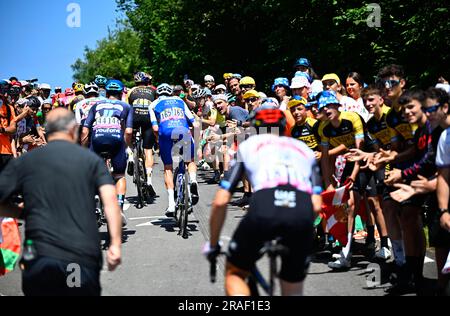 Bayonne, France. 03rd juillet 2023. Supporters photographiés lors de la troisième étape de la course cycliste Tour de France, une course de 187, 4 km d'Amorebieta-Etxano à Bayonne, France, lundi 03 juillet 2023. Le Tour de France de cette année a lieu du 01 au 23 juillet 2023. BELGA PHOTO JASPER JACOBS crédit: Belga News Agency/Alay Live News Banque D'Images