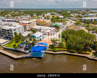 Drone photo aérienne front de mer Centre-ville Stuart FL USA Banque D'Images