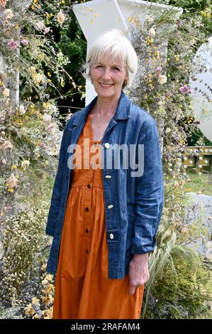 Hampton court, Surrey. 03/07/2023, RHS Letters créé par Leigh Chappell (en photo). Appuyez sur jour. Festival du jardin du palais de Hampton court 2023. Crédit : michael melia/Alay Live News Banque D'Images