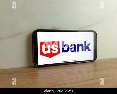 KONSKIE, Pologne - 01 juillet 2023: LOGO DE la société de portefeuille BANCAIRE AMÉRICAINE Bancorp affiché sur l'écran du téléphone mobile Banque D'Images