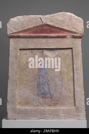 Dalle funéraire en calcaire peinte avec un soldat debout à l'aise 275 BC par Ancient Greek Painting and Sculpture Banque D'Images