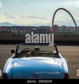 Vue arrière de l'Alfa Romeo Giulietta Spider sur la piste d'essai Lingotto sur le toit Banque D'Images