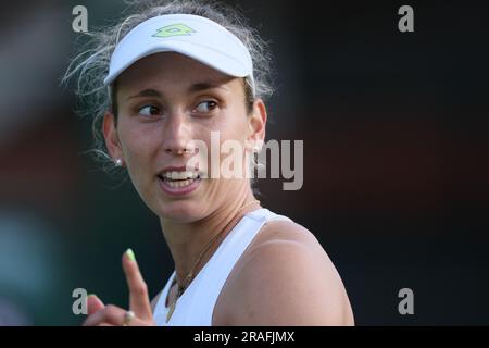 Londres, Royaume-Uni. 03rd juillet 2023. Belge Elise Mertens réagit lors du match entre les Mertens belges et le Slovakian Hruncakova, lors du premier tour féminin, lors du tournoi de tennis Grand Chelem de Wimbledon 2023 au All England tennis Club, dans le sud-ouest de Londres, en Grande-Bretagne, le lundi 03 juillet 2023. BELGA PHOTO BENOIT DOPPAGNE crédit: Belga News Agency/Alay Live News Banque D'Images