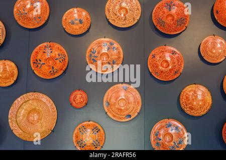 Des plaques de céramique datant du 15th siècle de Valence Espagne décorent les murs de la salle des gallées du Palais national de Sintra, au Portugal. Les palais architecturaux et de conte de fées Romanticistes attirent des touristes du monde entier. Banque D'Images