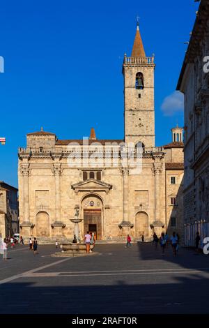 Cathédrale (église de Sant'Emidio), Piazza Arringo, Ascoli Piceno, Marche, Italie Banque D'Images