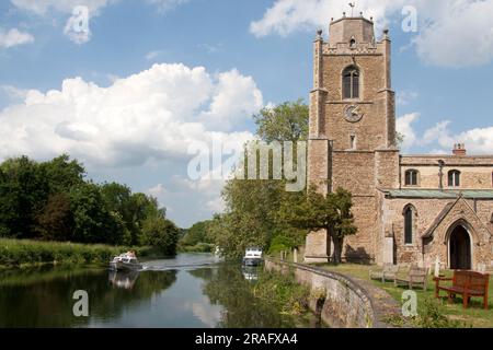 Église Saint-James sur l'Ouse de la rivière, Hemingford Gray, Huntington, Cambridgeshire Banque D'Images