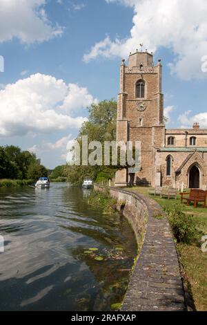 Église Saint-James sur l'Ouse de la rivière, Hemingford Gray, Huntington, Cambridgeshire Banque D'Images