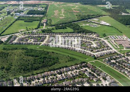 Vue aérienne des subdivisions suburbaines du côté nord de Houston, Texas, USA Banque D'Images