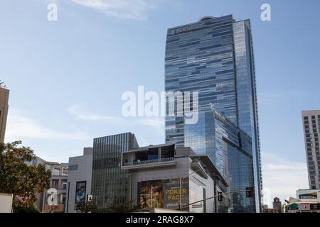 Le JW Marriott et le Ritz Carlton Downtown Los Angeles Tower avec la terrasse DU MUSÉE GRAMMY en premier plan, CA, USA Banque D'Images