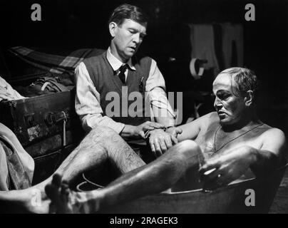 Tom Courtenay, Albert Finney, sur le tournage du film, 'The dresser', Columbia Pictures, 1983 Banque D'Images