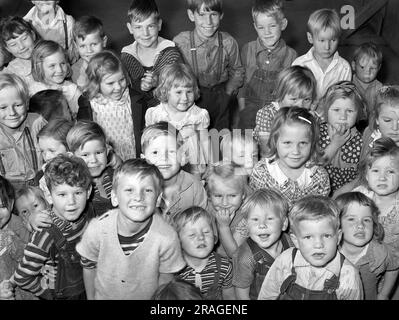 Enfants en pépinière, Tulare migrant camp, Visalia, Californie, Etats-Unis, Arthur Rothstein, États-Unis Administration de la sécurité agricole, mars 1940 Banque D'Images