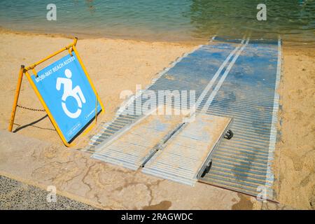 Mobi-Mat accessible aux personnes à mobilité réduite au lagon de Darwin Waterfront, à Darwin, dans le territoire du Nord, en Australie. Banque D'Images