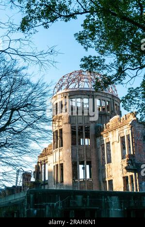 Hisoshima, Japon - 1 janvier 2020. Gros plan du mémorial de la paix d'Hiroshima, ou dôme atomique, le jour du nouvel an. Banque D'Images