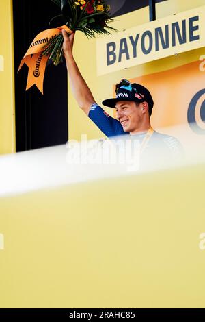 Bayonne, pays basque. 03rd juillet 2023. Photo de Zac Williams/SWpix.com- 03/07/2023 - Cyclisme - 2023 Tour de France - Stage 3 Amorebiets-Etxano à Bayonne (187,4km) - Jasper Philipsen, Alpecin Deceunick. Credit: SWpix / Alamy Live News Banque D'Images