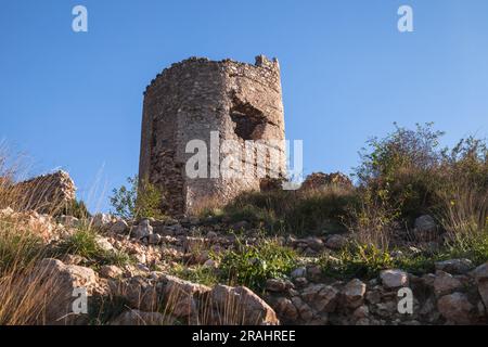 Ruines de l'ancienne forteresse de Balaklava par une journée ensoleillée.Un des monuments populaires de Sébastopol, Crimée Banque D'Images