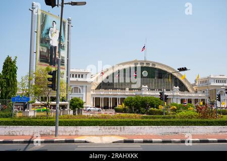 La vue extérieure de la gare de Hua Lamphong à Bangkok, en Thaïlande Banque D'Images