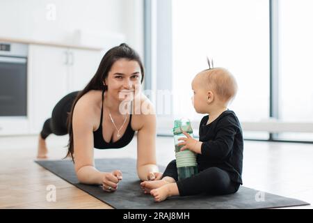 Jeune maman active