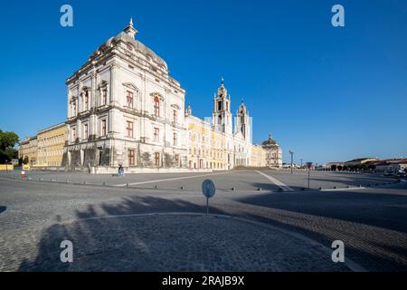 Palais national de Mafra ou couvent Mafra ensemble architectural baroque, formé par un palais royal, basilique [église], couvent, jardin et tapade [huntin Banque D'Images