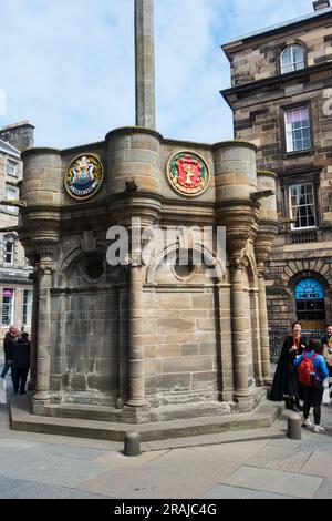 The Mercat Cross, Parliament Square, Royal Mile, Édimbourg, Écosse, Royaume-Uni. Banque D'Images