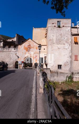 Italie, Ligurie, Finalborgo, porte de la vieille ville appelée Porta Reale Banque D'Images