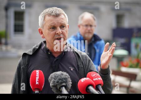 People before profit TD Richard Boyd Barrett s'est exprimé auprès des médias à Leinster House, Dublin, sur la controverse autour des paiements salariaux mal rapportés de Ryan Tubridy. Date de la photo: Mardi 4 juillet 2023. Banque D'Images