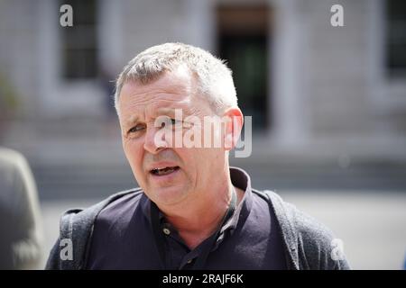 People before profit TD Richard Boyd Barrett s'est exprimé auprès des médias à Leinster House, Dublin, sur la controverse autour des paiements salariaux mal rapportés de Ryan Tubridy. Date de la photo: Mardi 4 juillet 2023. Banque D'Images