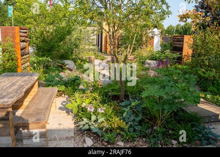 East Molesey, Surrey, Royaume-Uni. 3rd juillet 2023. RHS Feature Gardens, RHS Resilient Garden au RHS Hampton court Palace Garden Festival conçu par Tom Massey. Crédit : Maureen McLean/Alay Live News Banque D'Images