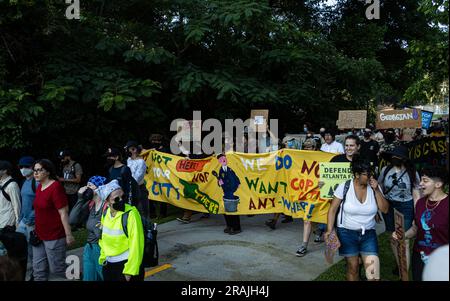 Atlanta, États-Unis. 28th juin 2023. 'Les manifestants de la ville de COP défilent depuis le parc Gresham d'Atlanta en l'honneur du protestant tué Manuel Teran sur 28 juin 2023. Photo de Collin Mayfield, Credit: SIPA USA/Alamy Live News Banque D'Images