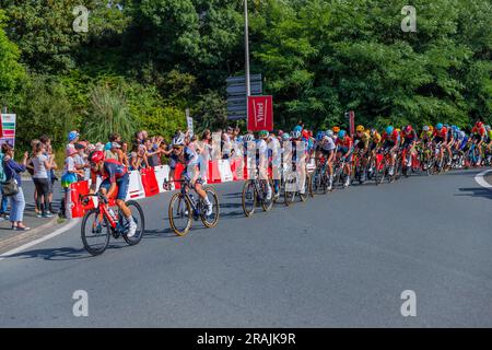 Bayonne, France: 03 juillet 2023: Le peloton lutte pour le sprint dans la phase 3 du 'Tour de France' à Bayonne, pays Basque. France. Banque D'Images