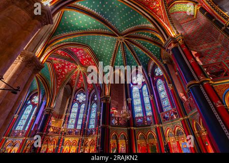 Intérieur de la cathédrale gothique de notre-Dame de Bayonne. France. Banque D'Images