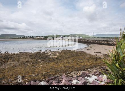 Image du son d'Achill et du pont pivotant pris depuis le parc de l'hôtel d'Achill Island, Banque D'Images