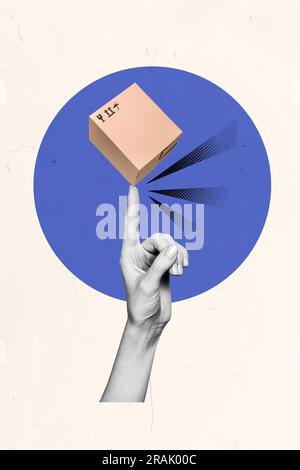 Photo de collage vertical de couleurs noir blanc bras tenir le doigt spin mini boîte de carton expédition isolée sur fond créatif Banque D'Images