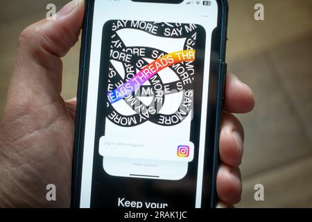 Édimbourg, le 4th juillet 2023. Une nouvelle application appelée threads, qui est la réponse de Meta à Twitter, est apparue dans l'App Store d'Apple aujourd'hui.l'application, qui est liée à Instagram, sera lancée le jeudi 6th juillet. Les utilisateurs de Twitter n'ont pas été satisfaits des restrictions récemment imposées sur l'application sont à la recherche d'alternatives. Iain Masterton/Alay Live News Banque D'Images