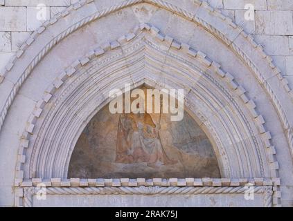 Koper, Slovénie. 2 juillet 2023. Détail des décorations sur la façade de la cathédrale de l'Assunta et de San Nazario dans le centre-ville Banque D'Images