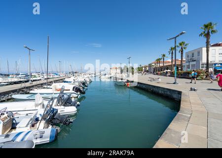 Koper, Slovénie. 2 juillet 2023. vue panoramique sur la jetée de la marina dans le centre-ville Banque D'Images