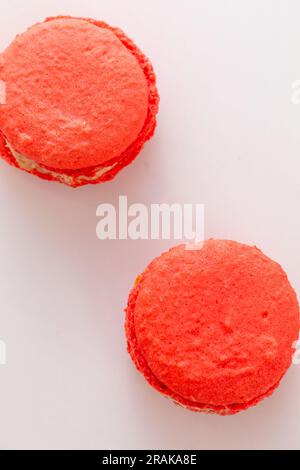 deux desserts macarons rouges ou roses Banque D'Images