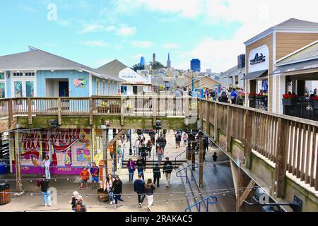 Transamerica Pyramid Salesforce Tower Coit Memorial Tower Pier 39 Fisherman's Wharf Embarcadero San Francisco Californie États-Unis Banque D'Images