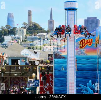 Transamerica Pyramid Salesforce Tower Coit Memorial Tower Pier 39 Fisherman's Wharf avec un tour de foire Embarcadero San Francisco Californie États-Unis Banque D'Images