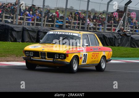 Ben Colburn, BMW 3 litres si, série de trophées Gerry Marshall de DRHC, plus de 30 voitures sur la grille pour une course de quarante-cinq minutes avec deux pilotes avant 1980 Banque D'Images