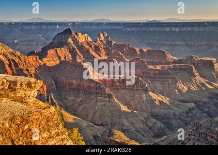 Vue au coucher du soleil depuis Bright Angel point, North Rim, parc national du Grand Canyon, Arizona, États-Unis Banque D'Images