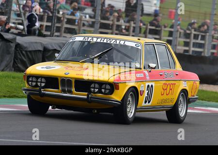 Ben Colburn, BMW 3 litres si, série de trophées Gerry Marshall de DRHC, plus de 30 voitures sur la grille pour une course de quarante-cinq minutes avec deux pilotes avant 1980 Banque D'Images