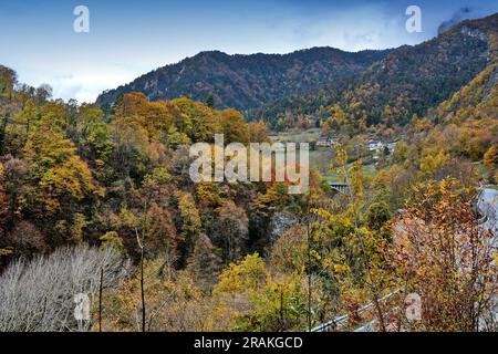 Valle Maira, Piémont, Italie - vue panoramique en automne Banque D'Images