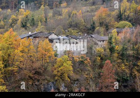 Valle Maira, Piémont, Italie - vue panoramique en automne Banque D'Images