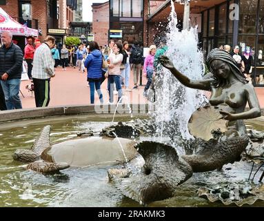 Fontaine nommée Andrea par Ruth Asawa datée de 1968 à Ghirardelli Square San Francisco Californie USA Banque D'Images