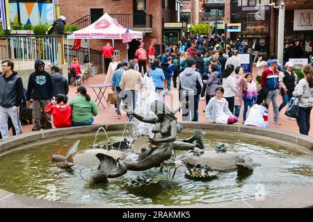 Fontaine nommée Andrea par Ruth Asawa datée de 1968 à Ghirardelli Square San Francisco Californie USA Banque D'Images