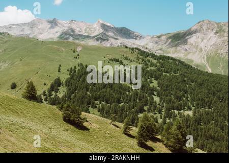 Colle della Maddalena, Alpi Marittime, Cuneo (Piémont, Italie). Panorama du passage frontalier entre l'Italie et la France Banque D'Images