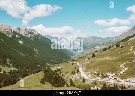 Colle della Maddalena, Alpi Marittime, Cuneo (Piémont, Italie). Panorama du passage frontalier entre l'Italie et la France Banque D'Images