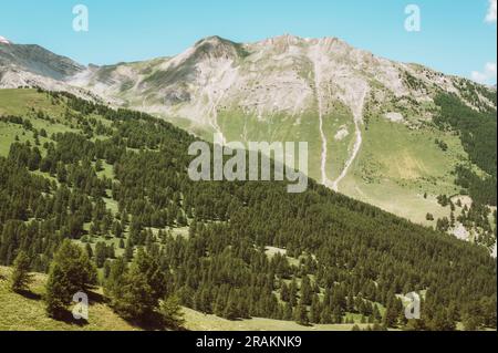 Colle della Maddalena, Alpi Marittime, Cuneo (Piémont, Italie). Panorama du passage frontalier entre l'Italie et la France Banque D'Images