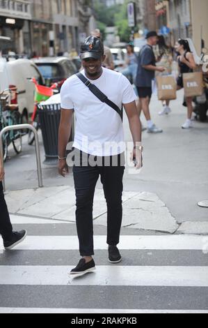 Milan, 04-07-2023 Samuel ETO'o, ancien footballeur de l'équipe nationale camerounaise et de Barcelone, Inter, avec qui il a remporté les « aigus », et maintenant président de la Fédération de football camerounaise, est actuellement aux yeux de la tempête pour une affaire de football extra-football. Samuel pourrait rencontrer des difficultés car sa fille Erika do Rosario Nieves, âgée de 22 ans, a demandé 1 ans de prison en Espagne par l'intermédiaire de son avocat. La fille n'a jamais été reconnue par ETO'o comme sa fille, et pour cette raison, en 2018, il a commencé une affaire légale pour obtenir la reconnaissance, fournissant toutes les preuves nécessaires pour démontrer la parenté de sang. Dernier Banque D'Images